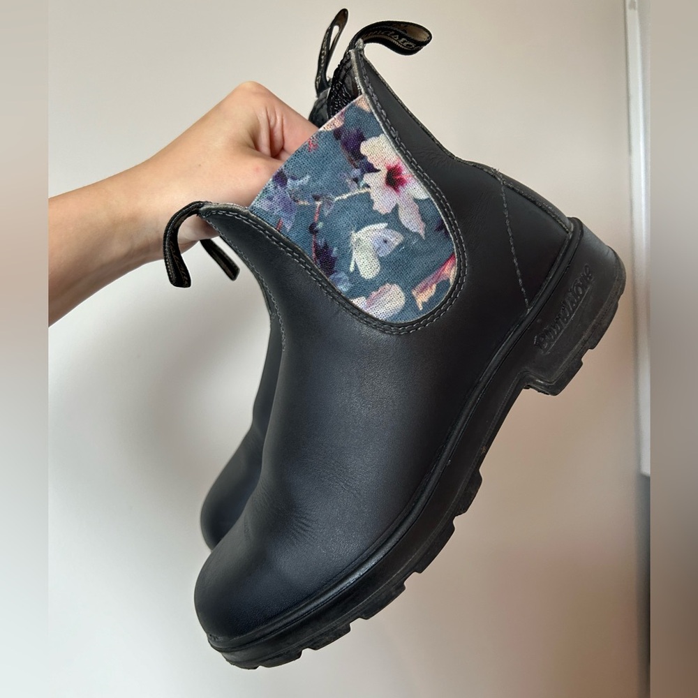 Women’s Floral Original Blundstones AUS 4.5 (7.5US)